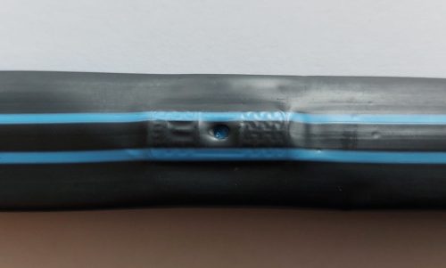 Pipelife csepegtető szalag kékcsíkos lapos betéttel 6mil, 10cm oszt. 2250m/tek 0,3-1,0bar 
